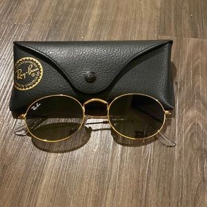 Oval shaped Ray-Bans
